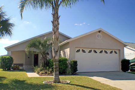 House Washing in Daphne, AL: How Soft Washing Protects Paint & Siding